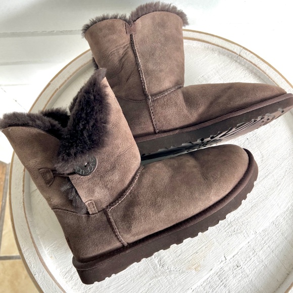 UGG Bailey Button Boots in Chocolate Suede - US 8 - Picture 6 of 11